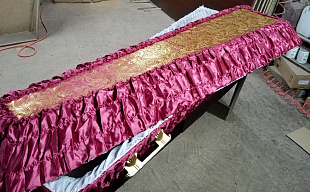 гроб обитый тканевый парча